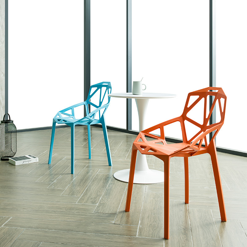 Für den Innenraum im Freien einfache Design moderner Look gebogene Rückenplastik -Essstühle
